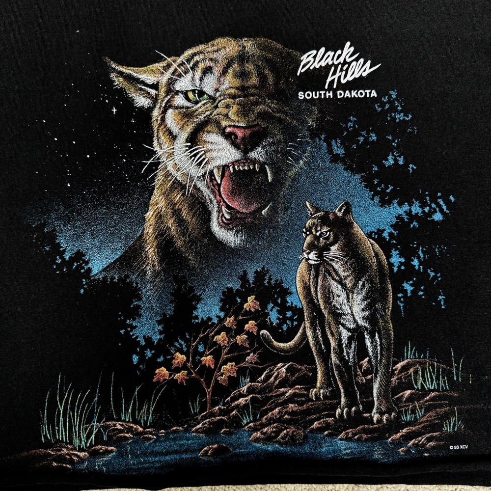 Vintage Black Hills South Dakota Cougar Mountain Lion Cropped Graphic Tee - Picture 4 of 17